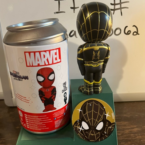 Funko Soda CHASE Spider-Man Metallic Black & Gold Suit limited ed Marvel figure - Picture 3 of 5